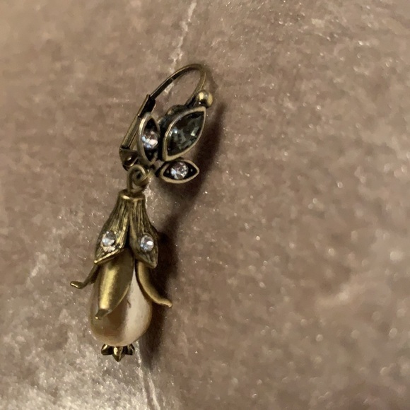 Sweet Romance crystal and pearl teardrop earrings - Picture 6 of 8